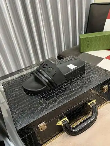 Zapatos GUCCI para hombre y mujer Código: 0302A40 Talla: 36-46 (45.46 no reembolsable)
