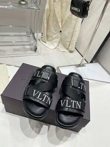 Zapatos Valentino para hombre y mujer Código: 0319B70 Talla: Mujer 35-40/Hombre 39-45