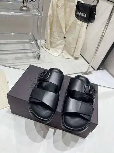 Zapatos Valentino para hombre y mujer Código: 0319B60 Talla: Mujer 35-40/Hombre 39-45