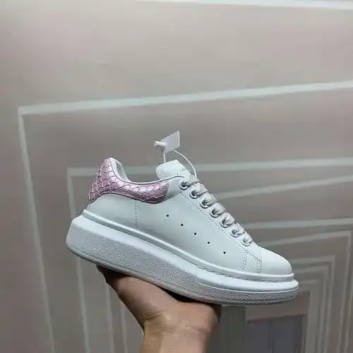 McQueen* Zapatos para hombre y mujer Código: 0415C40 Talla: Mujer 34-41. Hombres 38-46 (El tamaño de