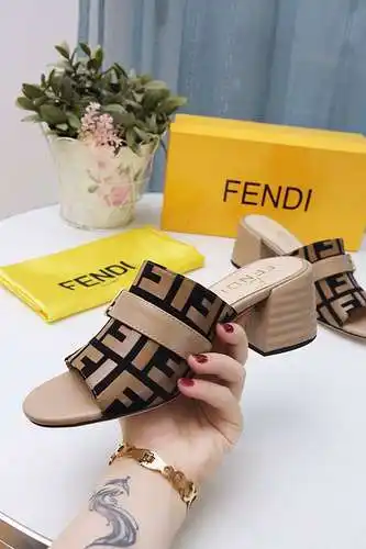 Las últimas sandalias de F&D Fendi ya están en el mercado. Tamaño: 34-43Q27FS19