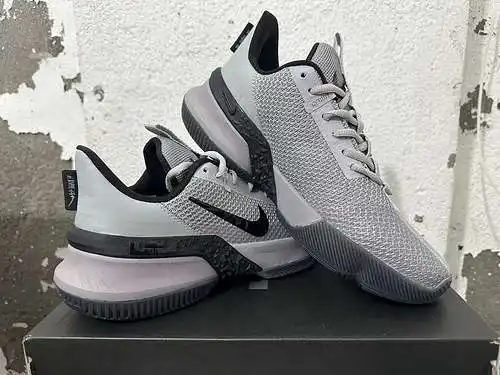 James Ambassador 13 gris negro