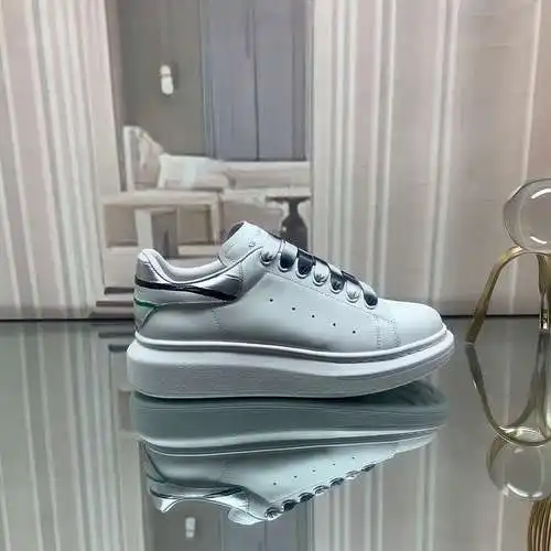 McQueen* Zapatos para hombre y mujer Código: 0415C40 Talla: Mujer 34-41. Hombres 38-46 (El tamaño de
