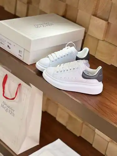 McQueen* Zapatos para hombre y mujer Código: 0318C30 Talla: Mujer 34-41., Hombre 38-46 Observaciones