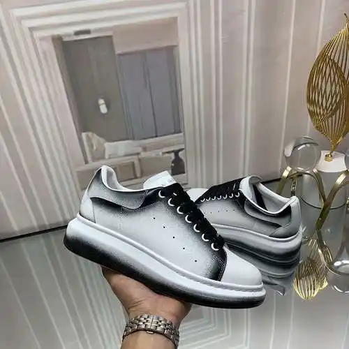 McQueen* Zapatos para hombre y mujer Código: 0415C40 Talla: Mujer 34-41. Hombres 38-46 (El tamaño de