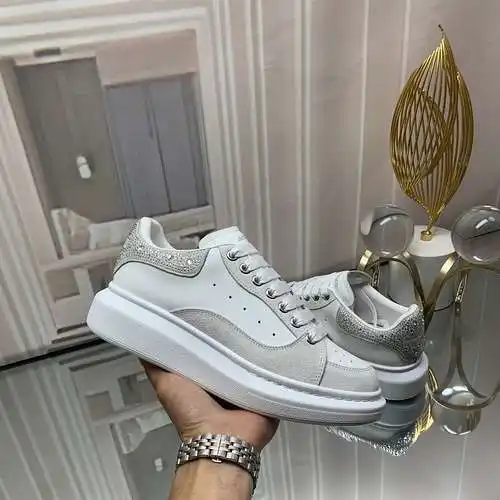 McQueen* Zapatos para hombre y mujer Código: 0415C80 Talla: Mujer 34-41. Hombres 38-46 (El tamaño de