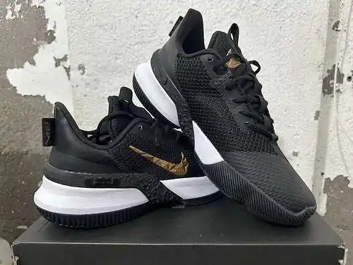 James Ambassador 13 Negro Oro