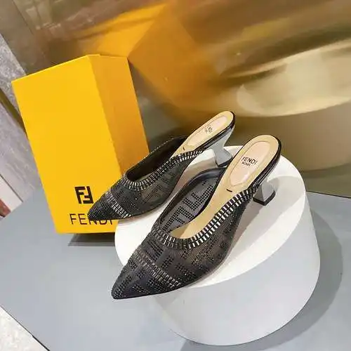 Talla Fendi: 35-40 (41 personalizados) Q62YS21