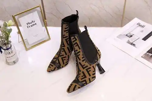 FENDI Nuevas botas cortas de Fendi talla: 35-41 (41 personalizadas) Q62YS27