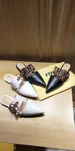 FENDI zuecos con punta en punta, talla: mujer 35-41 Q1JIA18