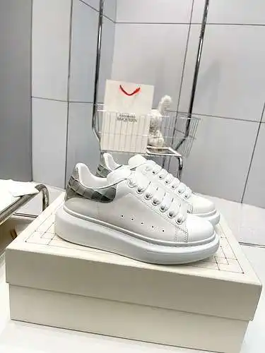 McQueen* Zapatos para hombre y mujer Código: 0318C30 Talla: Mujer 34-41., Hombre 38-46 Observaciones