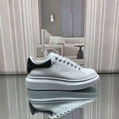 McQueen* Zapatos para hombre y mujer Código: 0415C40 Talla: Mujer 34-41. Hombres 38-46 (El tamaño de