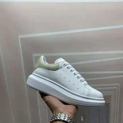 McQueen* Zapatos para hombre y mujer Código: 0415C40 Talla: Mujer 34-41. Hombres 38-46 (El tamaño de
