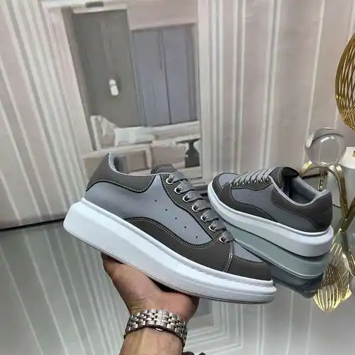 McQueen* Zapatos para hombre y mujer Código: 0415C40 Talla: Mujer 34-41. Hombres 38-46 (El tamaño de