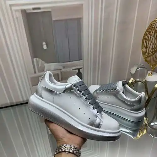 McQueen* Zapatos para hombre y mujer Código: 0415C40 Talla: Mujer 34-41. Hombres 38-46 (El tamaño de