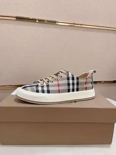 Zapatos de hombre Burberry Código: 0423B40 Talla: 38-44