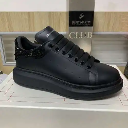 McQueen* Zapatos para hombre y mujer Código: 0318C70 Talla: Mujer 34-41., Hombre 38-46 Observaciones