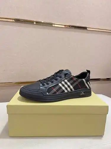 Zapatos de hombre Burberry Código: 0423B50 Talla: 38-44