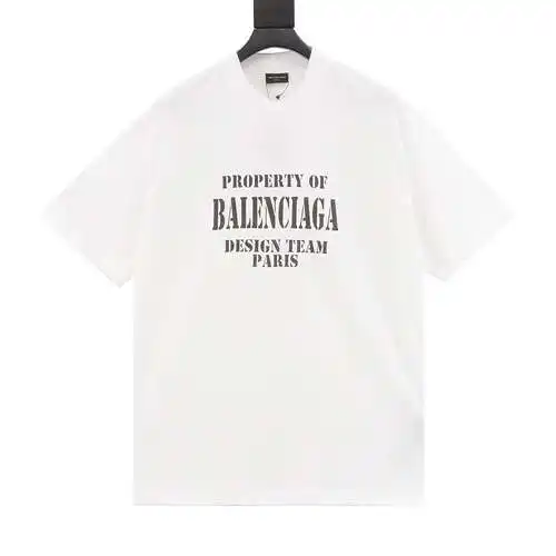 Camiseta de manga corta con logo y diseño BLCG