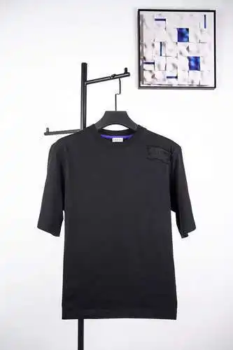 Burberry camiseta con caballo de guerra bordado patchwork negro