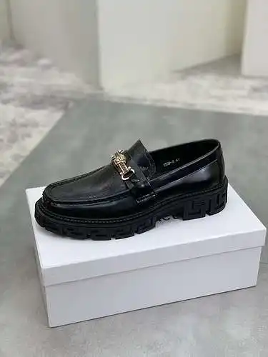 Zapatos de hombre Versace Código: 0426B70 Talla: 38-44 (45 personalizados)