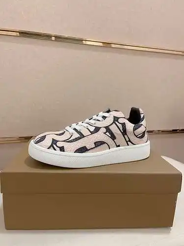 Zapatos de hombre Burberry Código: 0423B20 Talla: 38-44