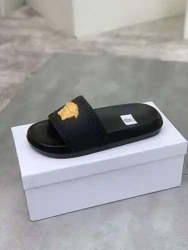 Zapatos de hombre Versace Código: 0427A50 Talla: 38 a 44 (45 a 46 personalizados)