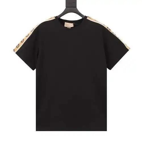 Camiseta con cuello redondo y cinta del lado local G