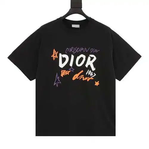 Camiseta de manga corta con logo en cursiva pintada a mano con CD