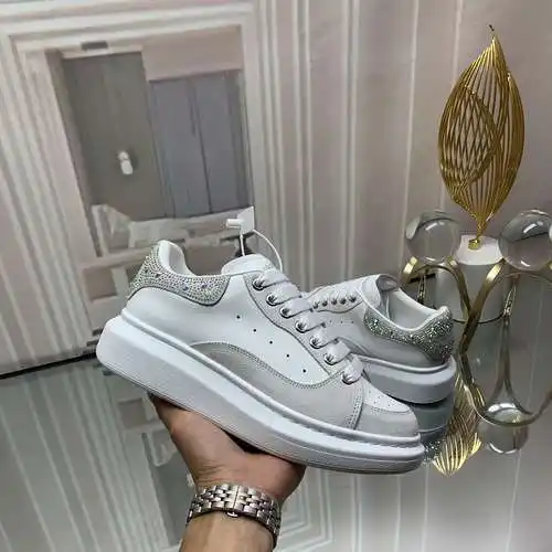McQueen* Zapatos para hombre y mujer Código: 0415C80 Talla: Mujer 34-41. Hombres 38-46 (El tamaño de