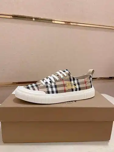 Zapatos de hombre Burberry Código: 0423B40 Talla: 38-44