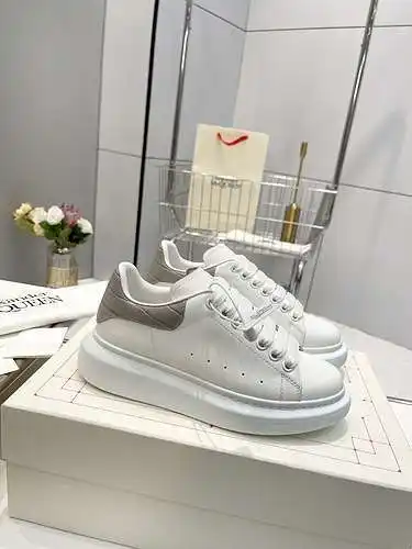 McQueen* Zapatos para hombre y mujer Código: 0318C30 Talla: Mujer 34-41., Hombre 38-46 Observaciones