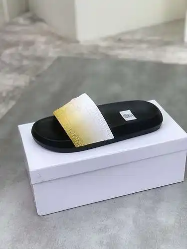 Zapatos de hombre Versace Código: 0427A50 Talla: 38 a 44 (45 a 46 personalizados)