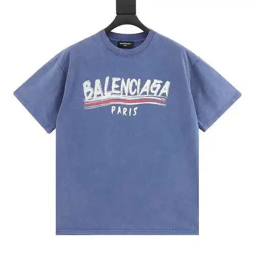 Camiseta de manga corta con letras graffiti desgastadas BLCG