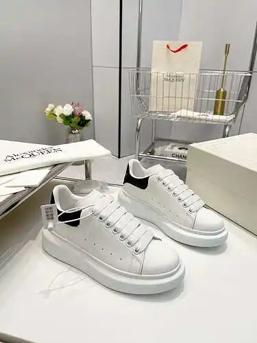 McQueen* Zapatos para hombre y mujer Código: 0318C30 Talla: Mujer 34-41., Hombre 38-46 Observaciones