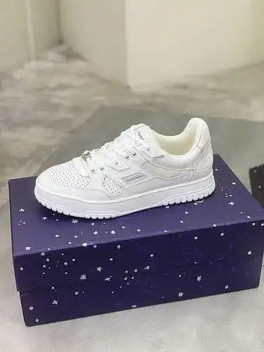 Zapatos GUCCI para hombre y mujer Código: 0426C10 Talla: Mujer 35-40 Hombre 39-45