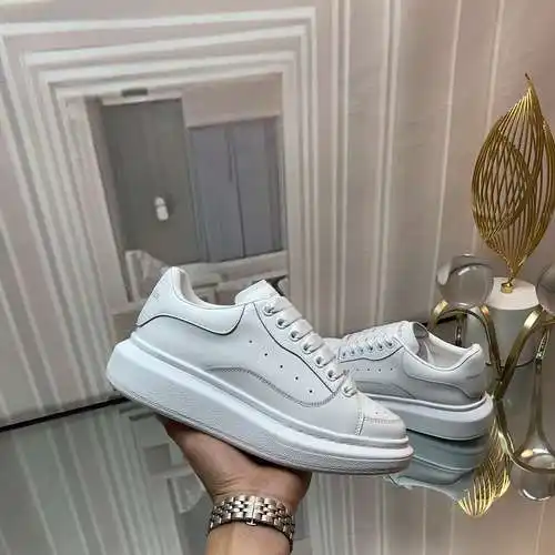 McQueen* Zapatos para hombre y mujer Código: 0415C40 Talla: Mujer 34-41. Hombres 38-46 (El tamaño de