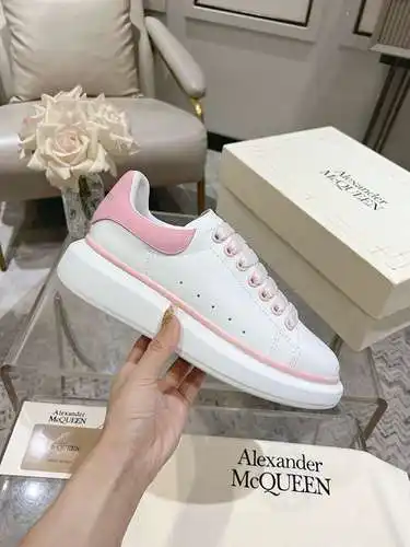 McQueen* Zapatos para hombre y mujer Código: 0415C40 Talla: Mujer 34-41. Hombres 38-46 (El tamaño de
