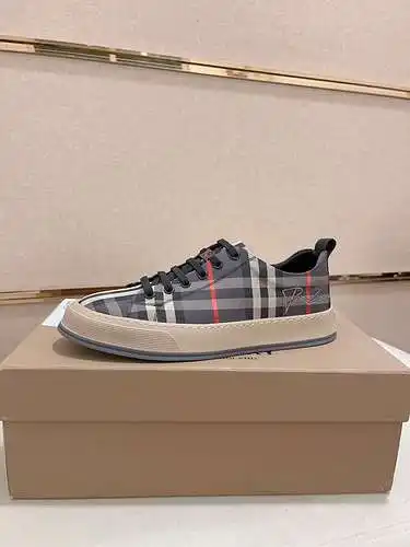 Zapatos de hombre Burberry Código: 0423B40 Talla: 38-44