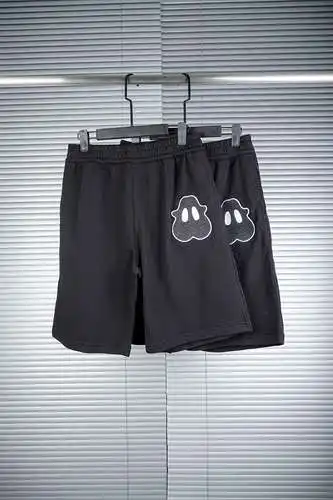 pantalones cortos monstruo de Burberry