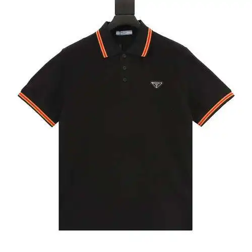 Polo PRD Prada de manga corta con logo de triángulo metálico en el pecho