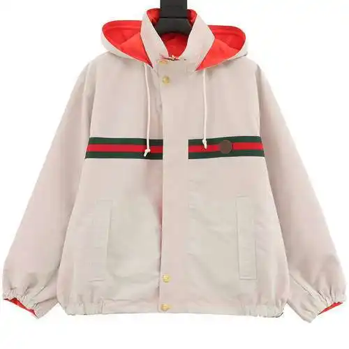 Chaqueta cortavientos con capucha y cinta roja y verde de G Home