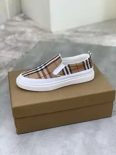 Zapatos de hombre Burberry Código: 0427B30 Talla: 38-44