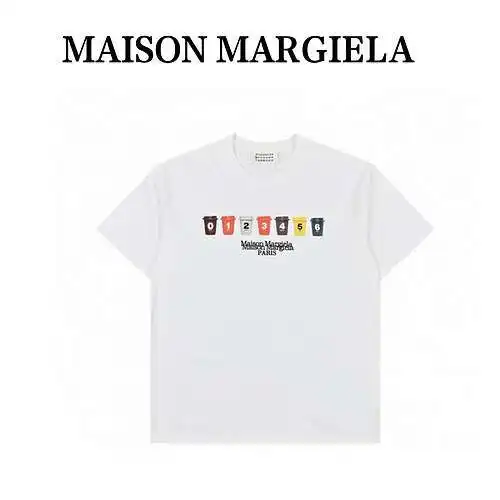 Manga corta con letras MM Margiela estampadas en la parte delantera y trasera