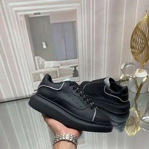 McQueen* Zapatos para hombre y mujer Código: 0415C40 Talla: Mujer 34-41. Hombres 38-46 (El tamaño de