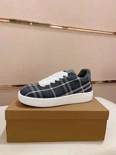 Zapatos de hombre Burberry Código: 0423B40 Talla: 38-44