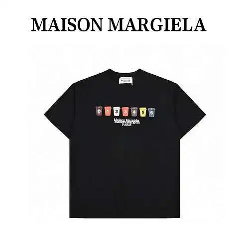 Manga corta con letras MM Margiela estampadas en la parte delantera y trasera