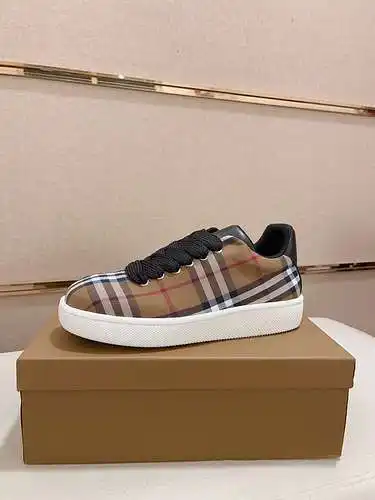 Zapatos de hombre Burberry Código: 0423B40 Talla: 38-44