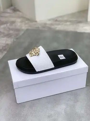 Zapatos de hombre Versace Código: 0427A60 Talla: 38 a 44 (45 a 46 personalizados)