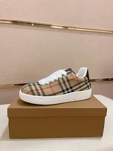 Zapatos de hombre Burberry Código: 0423B40 Talla: 38-44